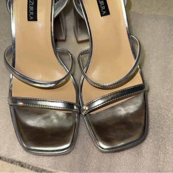MIRAAZZURRA Silver Strappy Block Heel Sandals size 8 heel 4” NIB - Picture 6 of 10